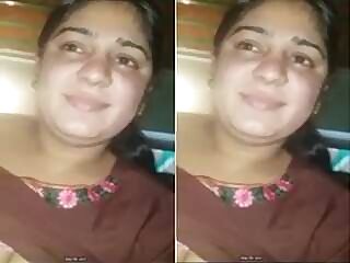 Married Paki babe gets her sexual desires fulfilled.